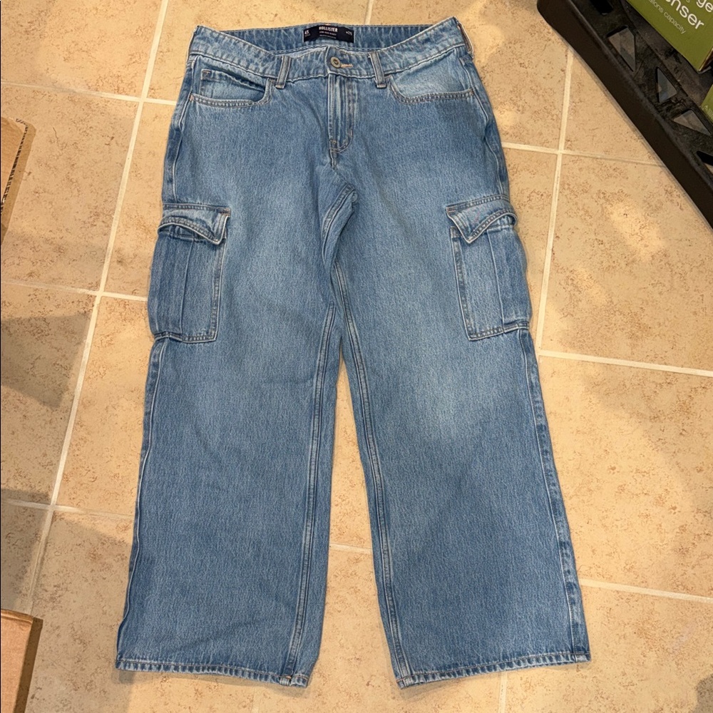 Hollister Men's Light Blue Relaxed Cargo Jeans